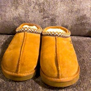 UGG Tasman Slippers - Kids size 4